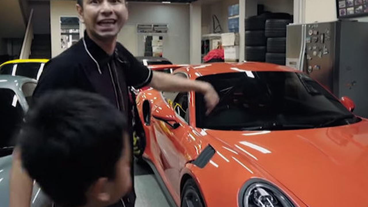 Raffi Ahmad Gerebek Garasi Ahmad Sahroni, Ada Lebih dari 20 Supercar