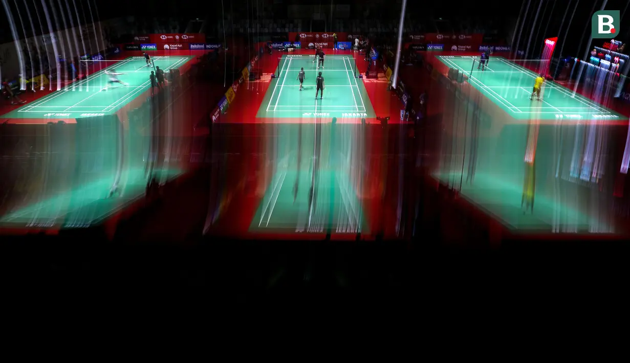 Suasana latihan menjelang Indonesia Open 2023 di Istora Senayan, Jakarta, Senin (12/06/2023). Turnamen BWF Super 1000 tersebut diikuti oleh 268 atlet dari 20 negara yang berlangsung pada 13-18 Juni 2023. (Bola.com/Bagaskara Lazuardi)