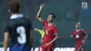 Pemain depan Timnas Indonesia, Lerby Elyandry (tengah) merayakan gol ke gawang Kamboja pada laga persahabatan di Stadion Patriot Candrabhaga, Bekasi, Rabu (4/10). Timnas Indonesia menang 3-1 atas Kamboja. (Liputan6.com/Helmi Fithriansyah)