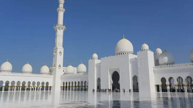 Ilustrasi Masjid/Photo by Grace Zhu on Unsplash