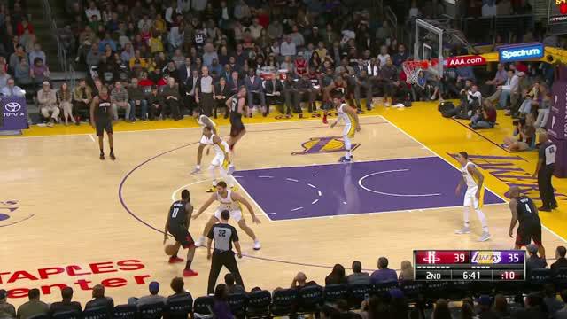 Houston Rockets berhasil mengalahkan LA Lakers dengan skor 118 vs 95 dalam lanjutan NBA 2017-2018.