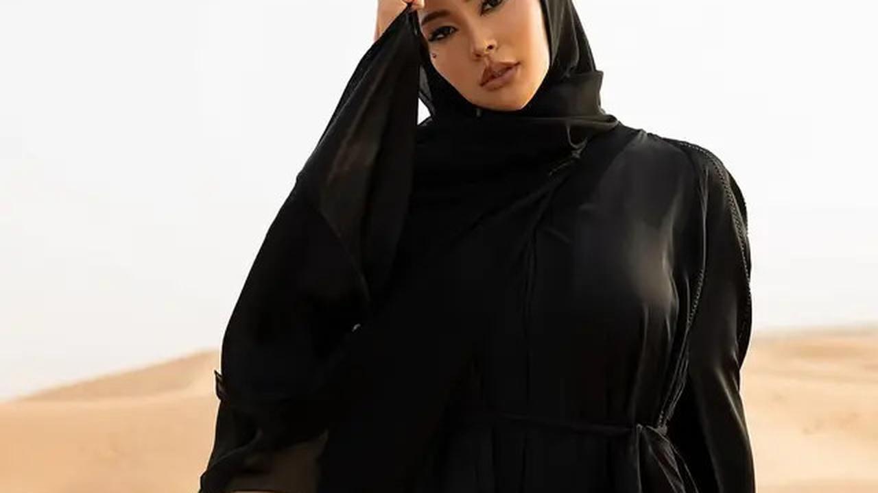 7 Potret Rae Asakura 'Rae Lil Black' Masuk Islam, Sudah Salat dan Puasa Perdana