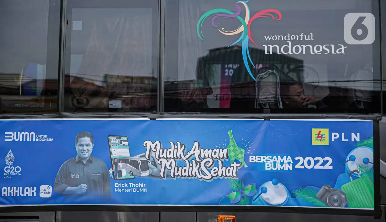 <p>Sejumlah pemudik Sejumlah pemudik menaiki bus tujuan mereka untuk mudik bareng gratis BUMN di kawasan Jakarta, Rabu (27/4/2022). Program mudik gratis merupakan salah satu solusi untuk mengantisipasi potensi kepadatan lalu lintas pada masa Lebaran.(Liputan6.com/Faizal Fanani)</p>