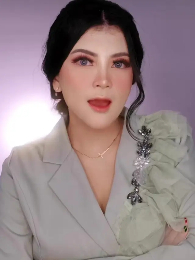 Tania Putri Pemeran Helen Kepompong yang makin glow up dan bikin pangling