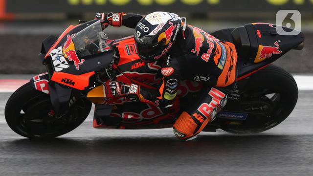 FOTO: Aksi Pembalap MotoGP Libas Lintasan Basah Pertamina Mandalika International Street Sirkuit