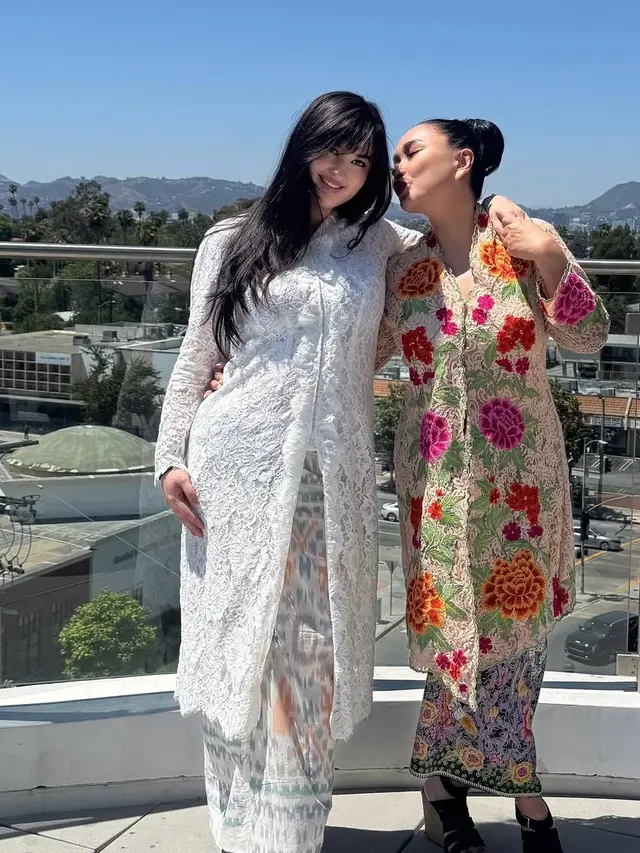 Titi DJ dan Kedua Anak Kembarnya saat hadir di Pernikahan Putri Bungsunya Stephanie Poetri [@ti2dj]