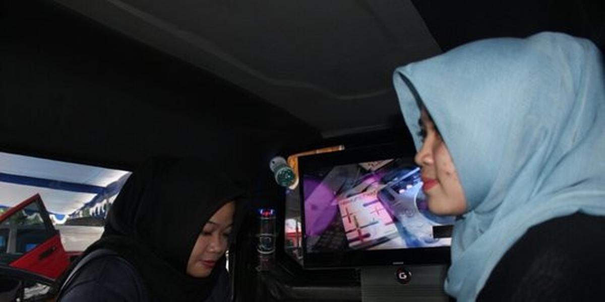 Gunakan pakaian sopan