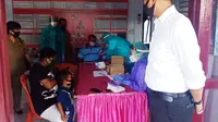 Polres Minahasa memfasilitasi pelaksanaan rapid test untuk mahasiswa asal Papua bersama keluarga yang tertahan di Kabupaten Minahasa, Sulut.