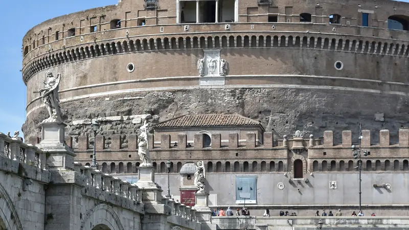 7 Foto Lokasi Sejarah di Roma Ini Beda Banget dengan Kondisi Sekarang