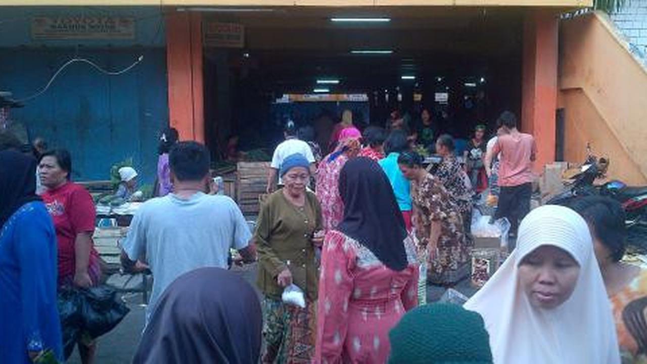Dikepung pusat belanja modern, Pasar Tugu terancam bangkrut