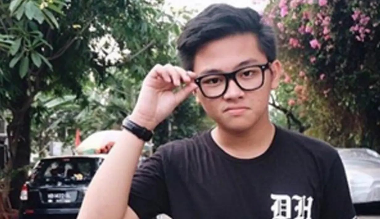 Aldi CJR sempatr cinlok dengan lawan mainnya di Ada Cinta di SMA. (viainstagram@alvaromaldini0414/Bintang.com)