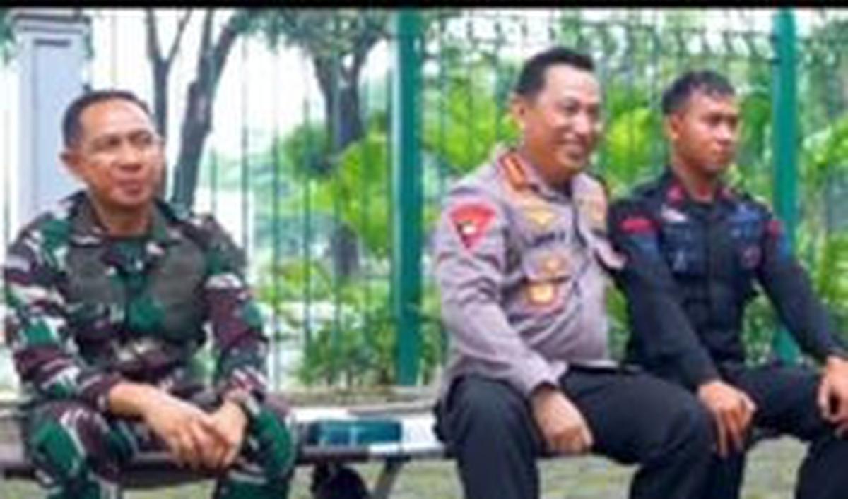 <i>"Semoga Suksesmu Semakin Gemilang, selalu Sehat, penuh Cinta dan Bahagia bersama Keluarga. Aamiin ya robbal alamin," tulis Agus.</i>