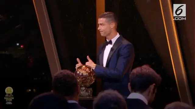 Cristiano Ronaldo meraih penghargaan Pemain Terbaik Dunia versi Ballon d'Or 2017