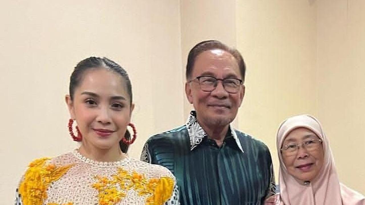 Penampilan Nagita Slavina Bertemu Perdana Menteri Malaysia Bikin Salfok, Netizen 'Vibesnya Seperti Ibu Negara