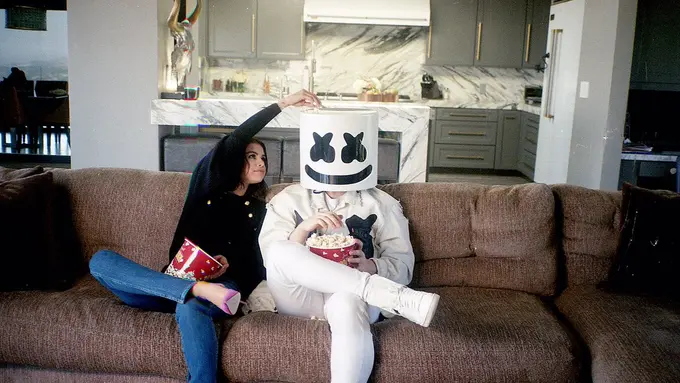 [Bintang] Wolves, Lagu Kolaborasi Selena Gomez dan Marshmello