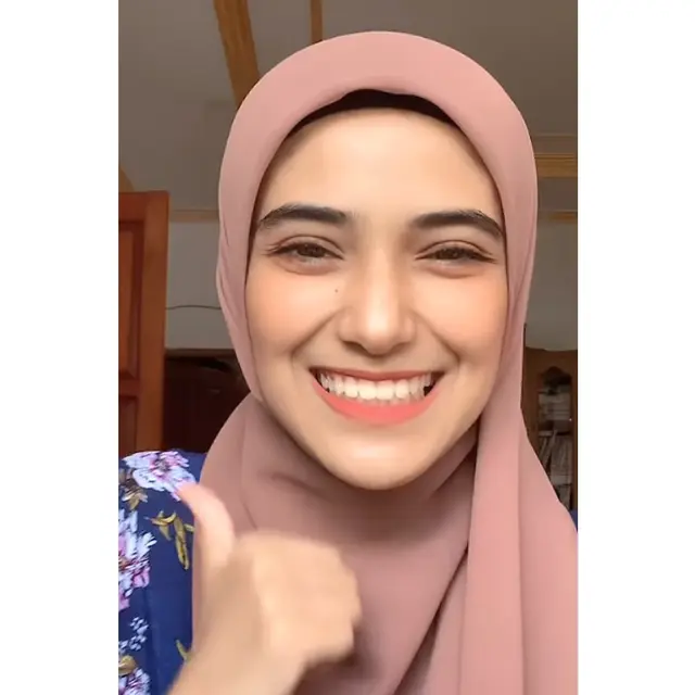 Kerap Ditanya Netizen, Ini 6 Potret Nadya Mustika Pamer Senyum Kelihatan Gigi