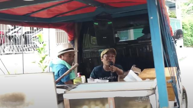 Ucok Baba dan Dua Sahabatnya Berjualan Tahu Bulat dan Sotong