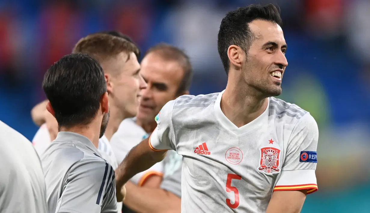 Sergio Busquets raih dua Star of The Match secara beruntun yaitu ketika Spanyol hadapi Slovakia dan Kroasia. Busquets tampil gemilang sebagai motor permainan Spanyol. Namun penampilannya harus terhenti kala Sang Juara Italia menakhlukan mereka di semifinal. (Foto: AFP/Pool/Kirill Kudryavtsev)