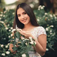 ilustrasi perempuan tersenyum/Photo by Renato Abati from Pexels