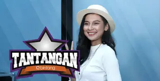 Main tebak-tebakan lagu bersama artis cantik, Indah Permatasari.