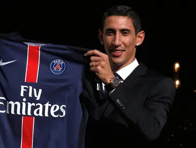Pemain asal Argentina, Angel Di Maria resmi bergabung dengan Paris St Germain (PSG), Kamis (7/8/2015) waktu setempat. Pemain sayap Timnas Argentina itu telah menandatangani kontrak empat tahun dengan juara Ligue 1 tersebut. (REUTERS/Christian Hartmann)