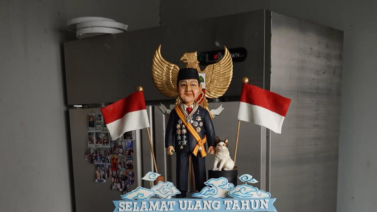 Sentuhan Batik Mega Mendung dan Kucing Bobby Kertanegara di Ulang Tahun Presiden Prabowo