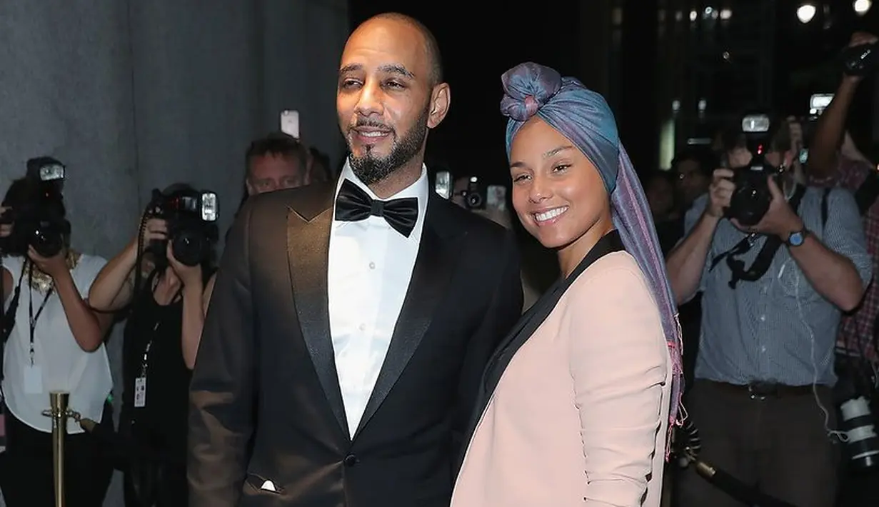 Alicia Keys berhubungan denga n Swizz Beats saat suaminya yang sekarang itu masih menikah dengan Mashonda Tifrere.(Fuse TV)