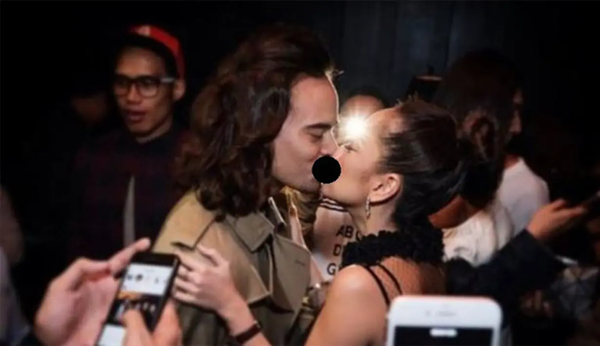 Kisah cinta berawal dari wawancara. Saat itu, teman Ashraff yang harusnya wawancara. Lantaran berhalangan, akhirnya Ashraf yang disuruh mewawancarai. Kejadian itu terjadi di Kuala Lumpur Malaysia pada April 2007. (Instagram/@bclsinclair)