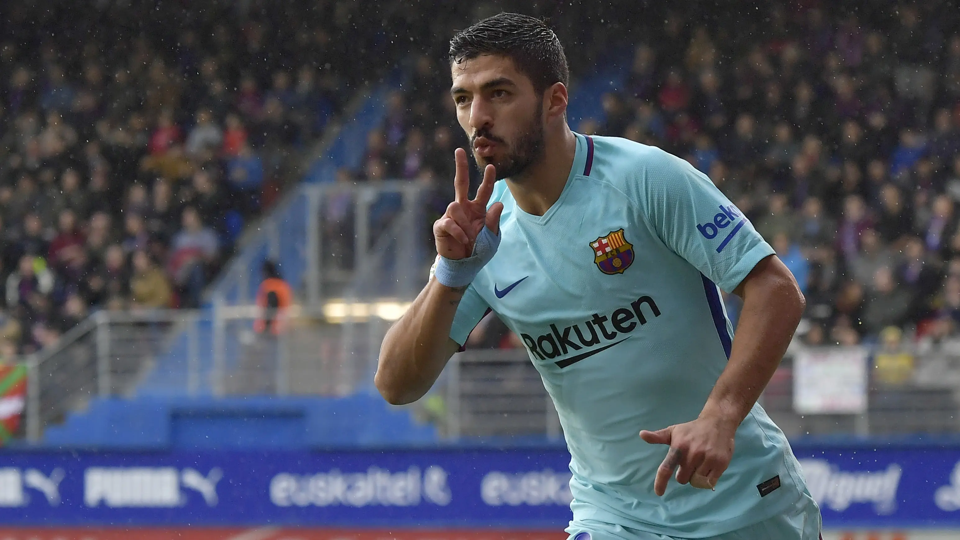 Ekspresi pemain FC Barcelona, Luis Suarez usai membobol gawang Eibar pada lanjutan La Liga Santander di Ipurua stadium,  Eibar, (17/2/2018). Barcelona menang 2-0.(AP/Alvaro Barrientos)