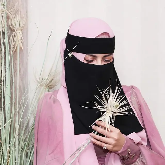 Selain Nadzira Shafa, Ini Potret 8 Seleb yang Tampil Memesona Pakai Cadar