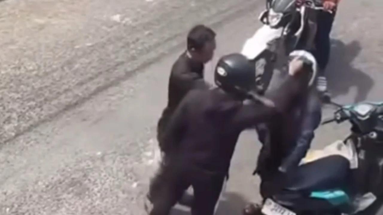 Heboh Video Kurir Paket di Parepare Dianiaya Pengendara Motor, Polisi: Pelaku sudah Ditangkap