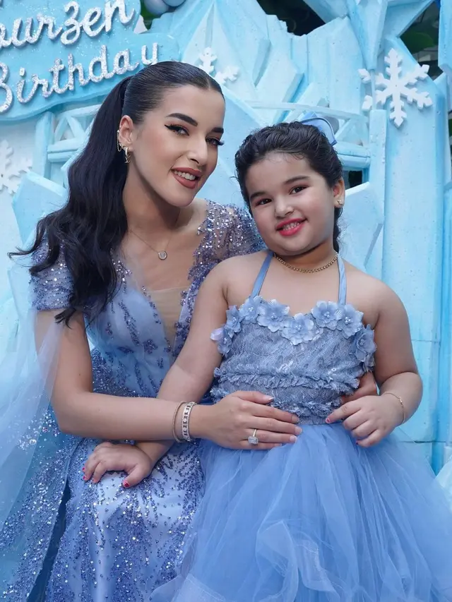 6 Potret Ayang Anak Tasya Farasya Bergaya bak Princess Elsa di Pesta Ulang Tahun ke-4, Tampil Kembar dengan Sang Mama