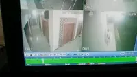 Rekaman CCTV pembobolan kotak amal di masjid Tuban (Ahmad Adirin/Liputan6.com)