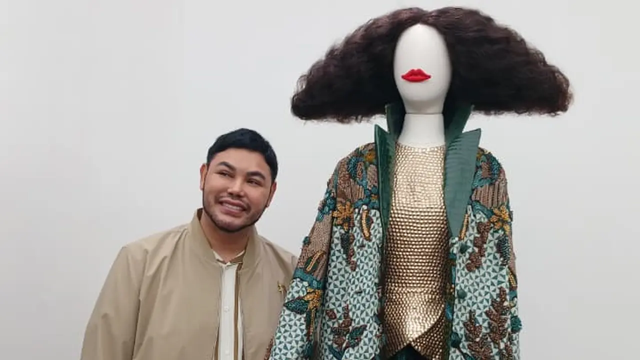 Fashion Installation Nusanova 2.0 "SEKAR JAGAT", karya Ivan Gunawan (3/8/2026). (Liputan6.com/Nurri Indah)