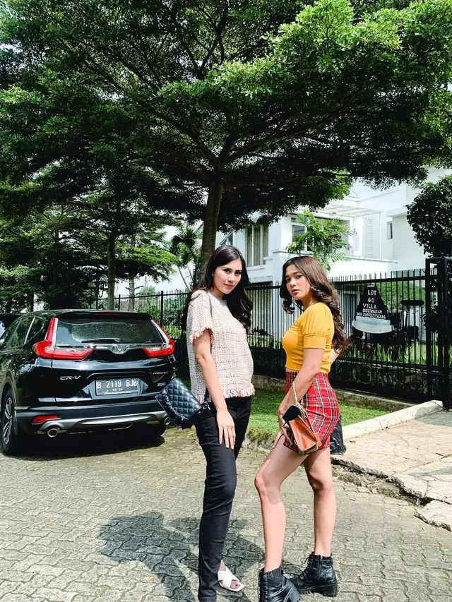 Syahnaz Sadiqah dan Ade Yunita (Foto: Instagram/@adeyunita)