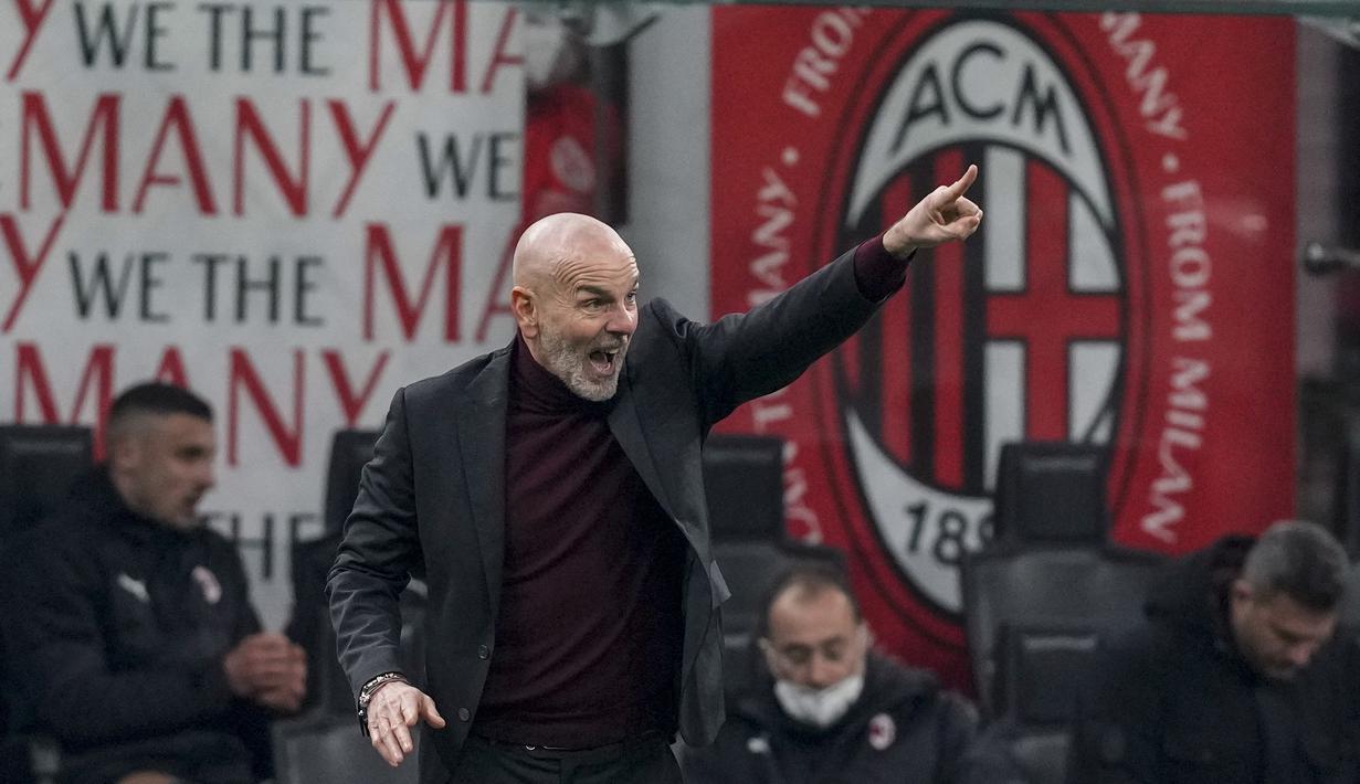 Hingga sepuluh menit babak kedua berjalan, pasukan Stefano Pioli mengurung pertahanan Genoa untuk mencari gol penyeimbang. (AP/Antonio Calanni)