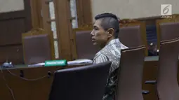 Pimpinan Tjokro Group, Kurniawan Eddy Tjokro saat menjalani sidang perdana kasus dugaan suap kepada Direktur PT Krakatau Steel, Wisnu Kuncoro di Pengadilan Tipikor, Jakarta, Rabu (12/6/2019). Sidang beragendakan mendengar pembacaan dakwaan dari JPU KPK. (Liputan6.com/Helmi Fithriansyah)