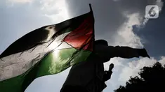 Massa Gerakan Pekerja Muslim Indonesia (GPMI) melakukan aksi solidaritas untuk Palestina di kawasan Thamrin Jakarta, Jumat (28/5/2021). Mereka menyuarakan keprihatinan atas tragedi kemanusiaan di Palestina, serta mewujudkan perdamaian dunia dan kemerdekaan atas Palestina (Liputan6.com/Faizal Fanani)
