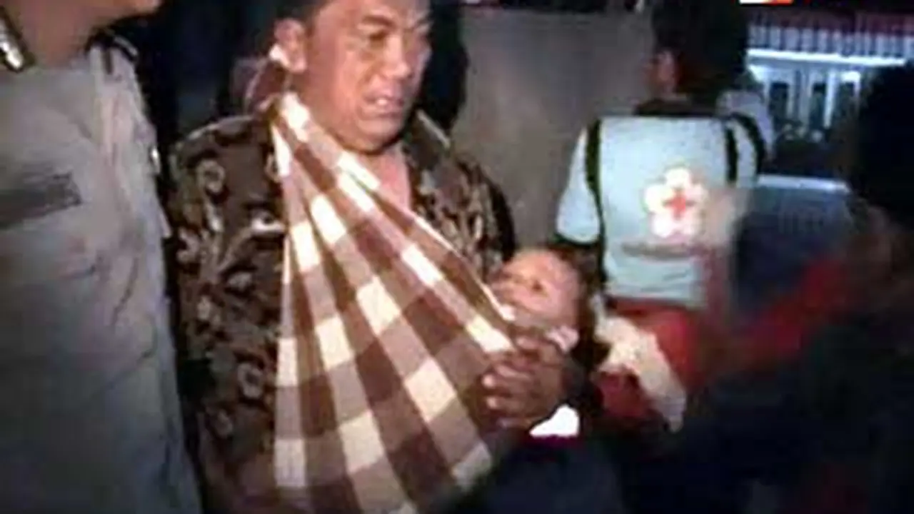 110827bkapal-tenggelam.jpg