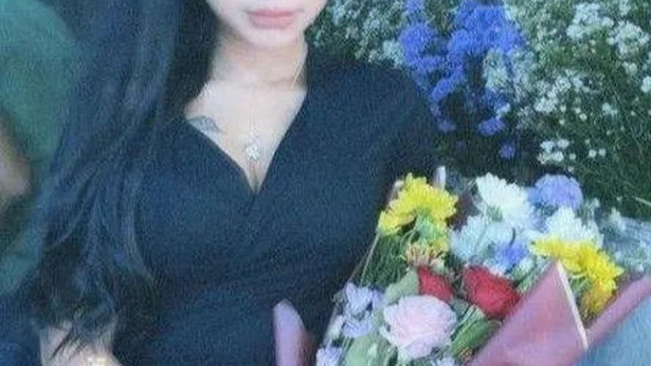 Foto Cimoy Montok dengan berbagai tato di seluruh tubuhnya.<br>