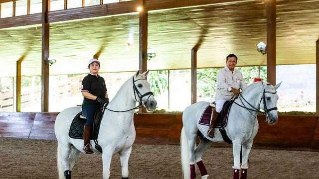 Puan Maharani berkuda bersama Prabowo Subianto