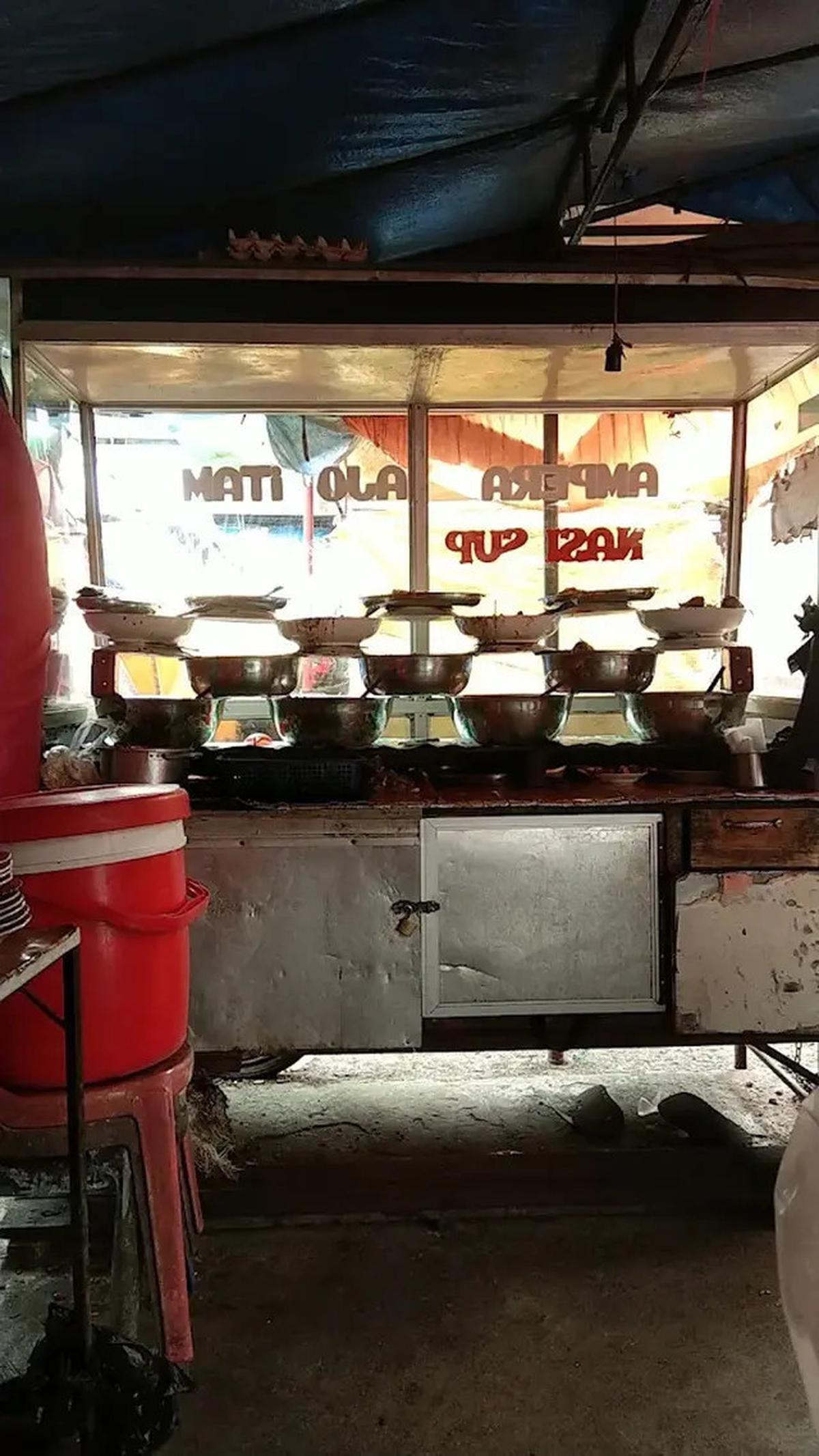 10 Rekomendasi Tempat Makan Enak Dekat Pasar Raya Padang 2025, Kuliner Wajib di Pusat Kota