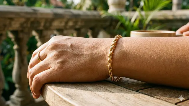 Model Gelang Emas Rantai Modern (Foto: Gemini AI)