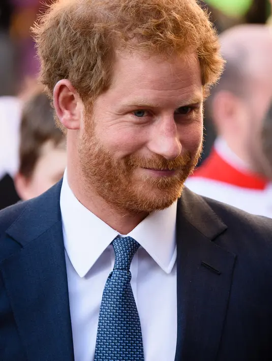 Setelah mengakhiri kariernya didunia penerbangan, kini Pangeran Harry sempat dikabarkan dekat dengan salah satu pemain film Harry Potter yang tak lain adalah Emma Watson. (AFP/Bintang.com)