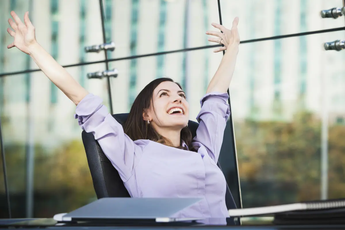 4 Langkah Agar Bahagia Saat di Kantor