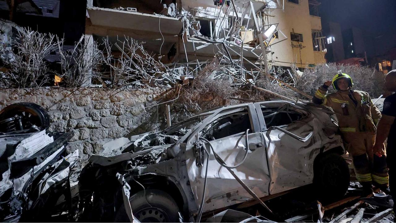 FOTO: Pembalasan Iran, Rudal Balistik Memorakporandakan Kompleks Bangunan di Kota Tel Aviv Israel