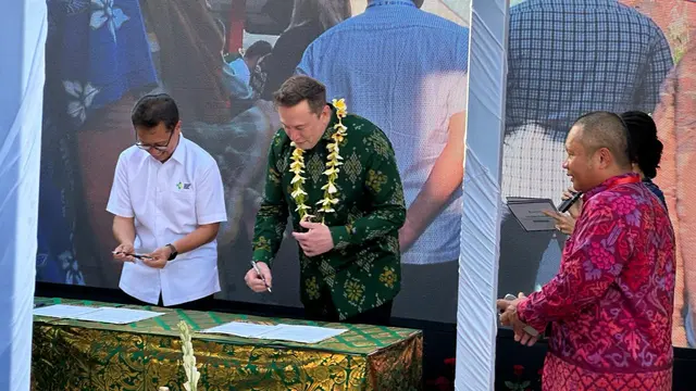 Menkes Budi Gunadi Sadikin dan CEO Tesla Elon Musk menandatangani MoU di bidang kesehatan.