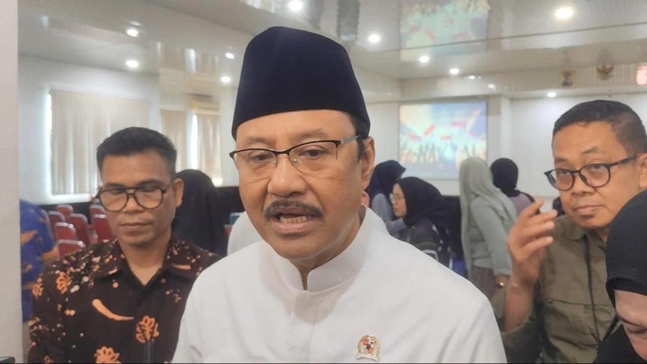 Respons Gus Ipul Soal Viral Harga Sepatu Sekolah Rakyat