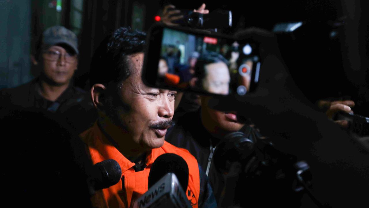 FOTO: KPK Tahan Wali Kota Madiun Maidi Terkait Dugaan Korupsi Dana CSR