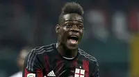 Video highlights Mario Balotelli yang coba mencetak gol tangan tuhan Diego Maradona namun gagal.